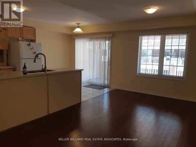 Building Photo - 724-724 Neighbourhood Cir