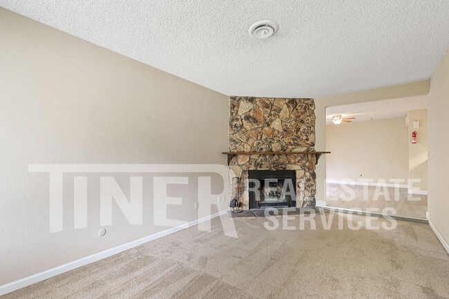 Building Photo - 5012 Sunshine Ln