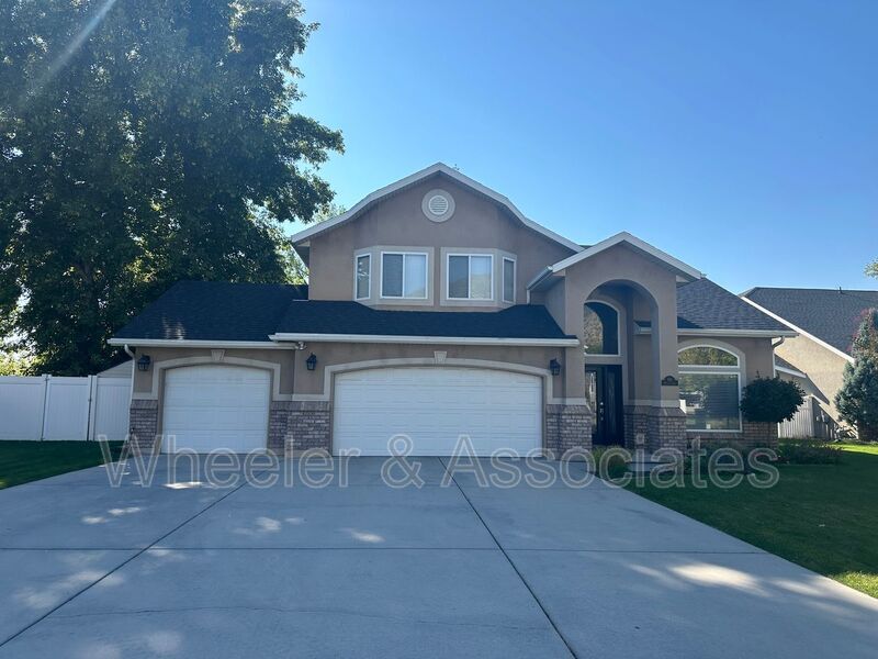 Foto principal - 895 Mountain View Rd