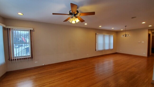 Building Photo - 3836 N Nordica Ave