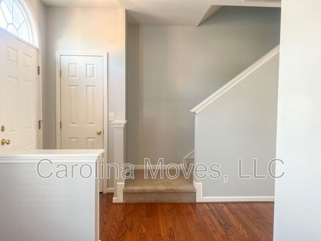 Foto del edificio - 223 Spring Crossing Cir