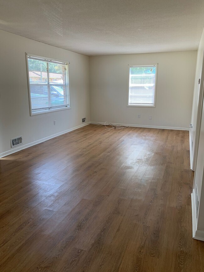 Foto del edificio - 1 Bedroom, 1 Bath Duplex Apartment on the Eastside