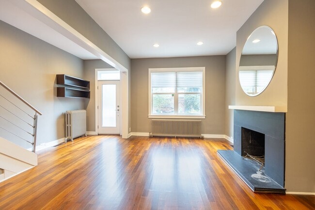 Foto del edificio - Beautiful 4 BR/3.5 BA Townhome in Cathedra...