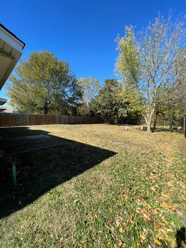Building Photo - 9395 Sprucewood