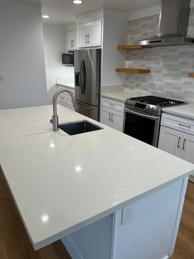 Foto del edificio - Newly Remodeled - 4/2 Concord Rancher - Lo...