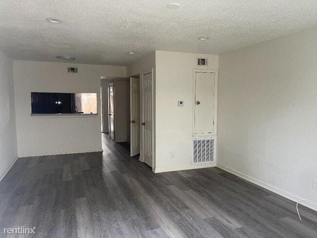 Building Photo - 2 br, 2 bath Townhome - 5943 Tullis Dr