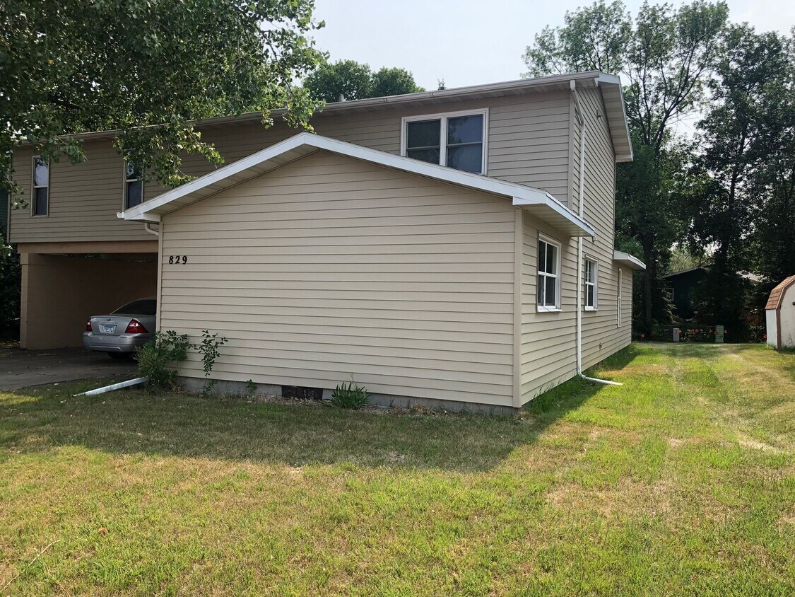 Foto principal - 829 S 25th St