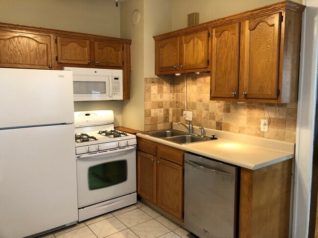 Foto del edificio - 125 Roosevelt Ave