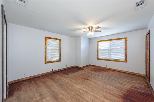 Building Photo - 108 SE Tarrant Ave