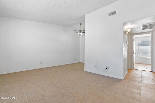 Building Photo - 260 E 8th Ave