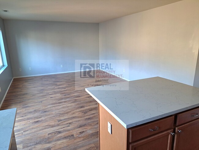 Building Photo - Check out this adorable 3 bedroom, 2.5 bath