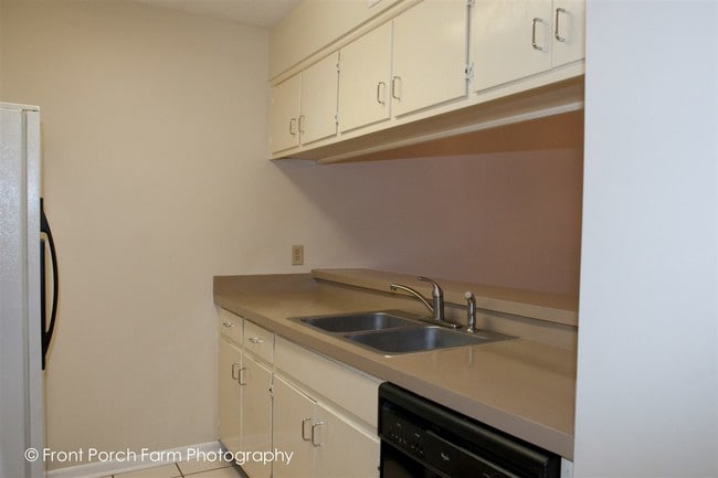 Building Photo - 3756 Donovan Dr