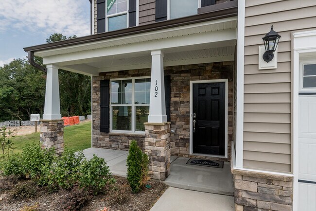 Building Photo - Beautiful New Construction in Benson!