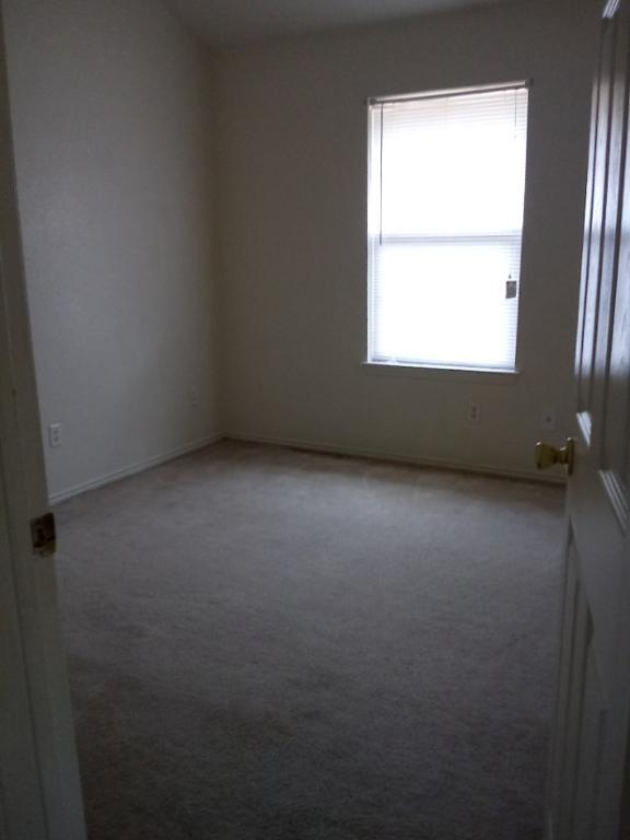 Foto del edificio - 4604 Bowles Dr, Unit B