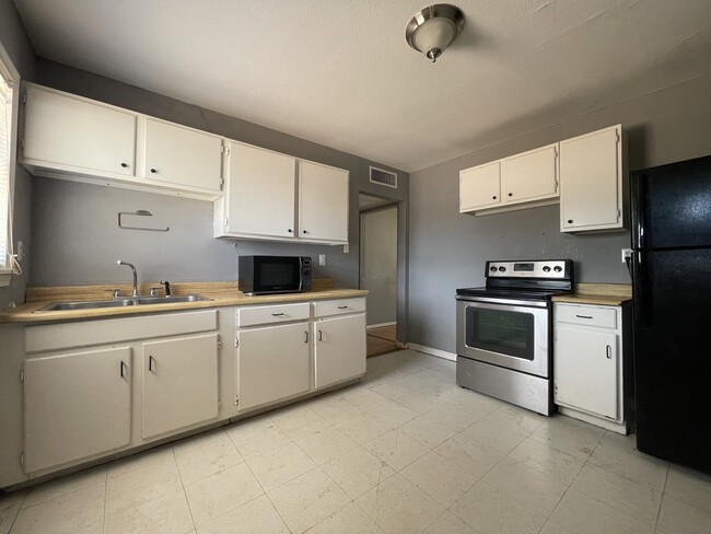 Building Photo - 3734 Avenue V