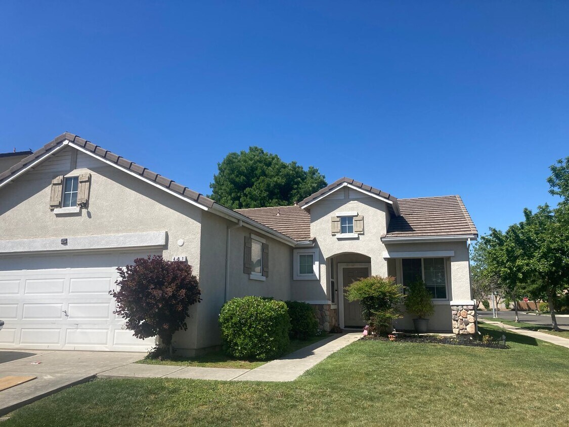 Foto principal - Beautiful Corner Lot Home Coming Soon