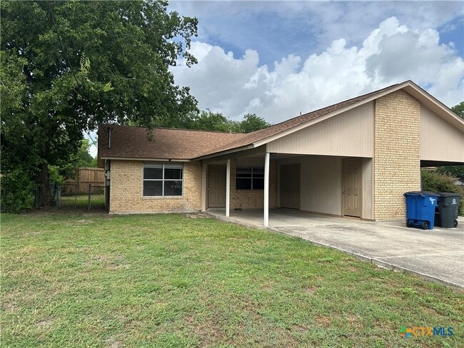 Building Photo - 1324 S Mesquite Ave