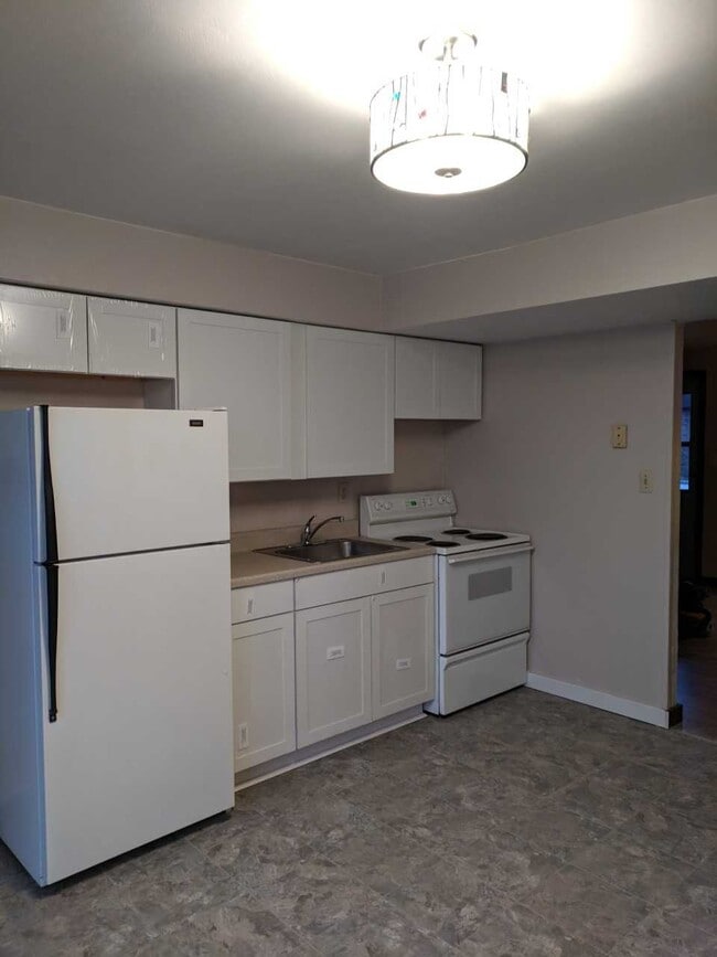 Building Photo - Parkridge Apartments