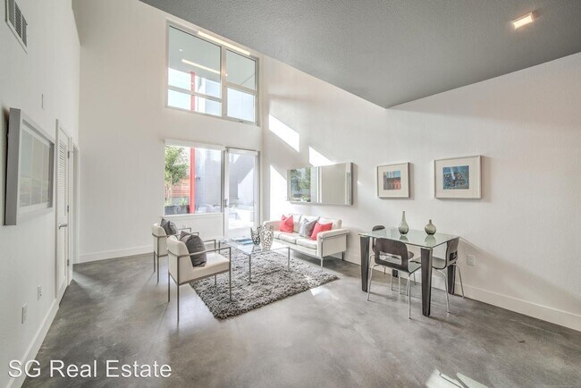 Building Photo - 2013 Second St