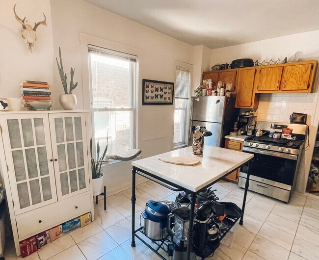 Foto del edificio - 1636 N Claremont Ave