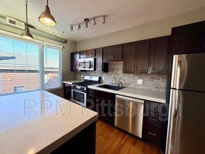 Building Photo - 6407 Bartlett St