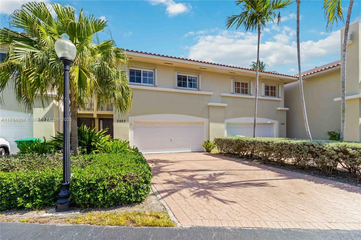 Primary Photo - 3023 NE Quayside Ln