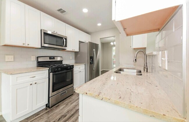 Foto del edificio - 611 Hanover Dr