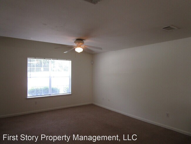 Building Photo - 3 br, 3 bath Apartment - 1081-2 Solana Avenue