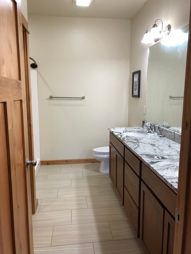 Building Photo - 43 Voyager Ln