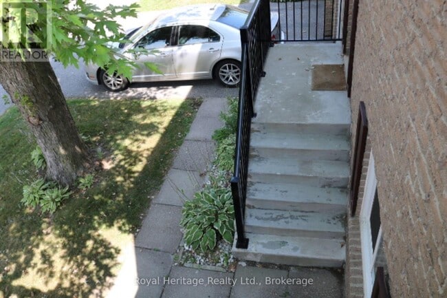 Building Photo - 320 Blackthorn St
