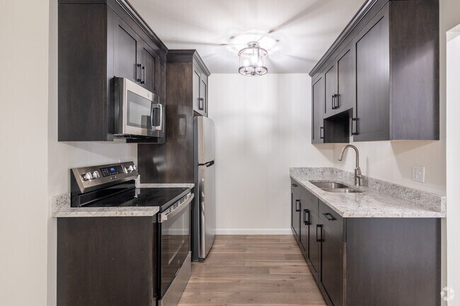 Interior Photo - 17445-17455 Wildwood St