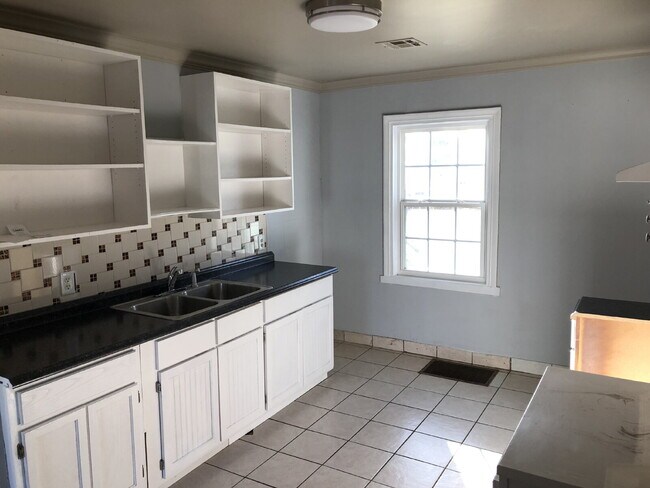 Foto del edificio - Cute midtown 3 bedroom, 1 bath home