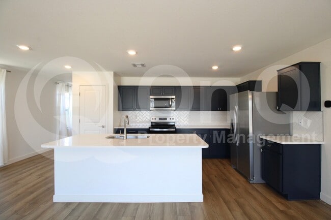 Building Photo - 2540 W La Salle St