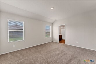 Building Photo - 140 Oak Meadows