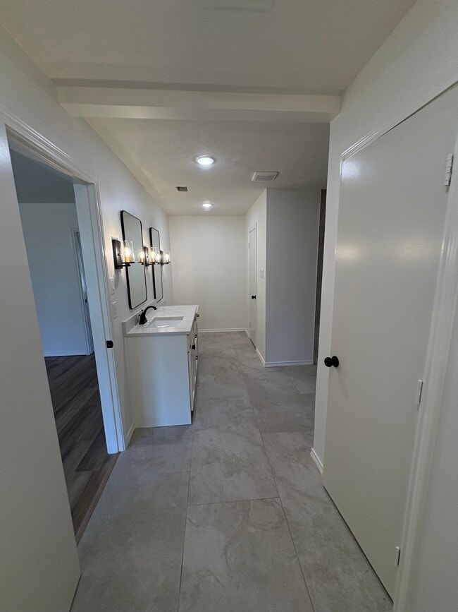 Building Photo - 4625 Barwick Dr