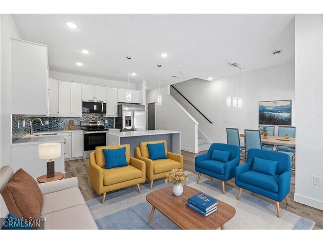 Foto del edificio - 425 W 8th St