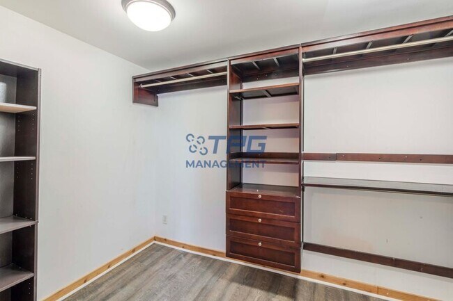 Foto del edificio - 32 Barberie Ave