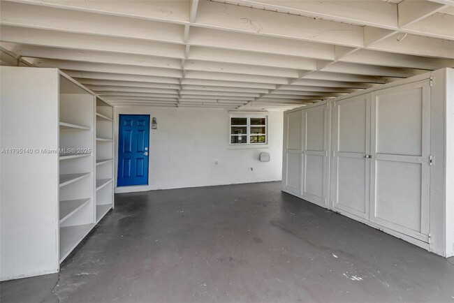 Building Photo - 261 NE 28th Rd