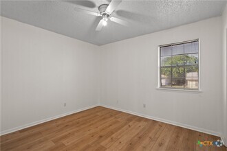 Building Photo - 904 Traci Dr