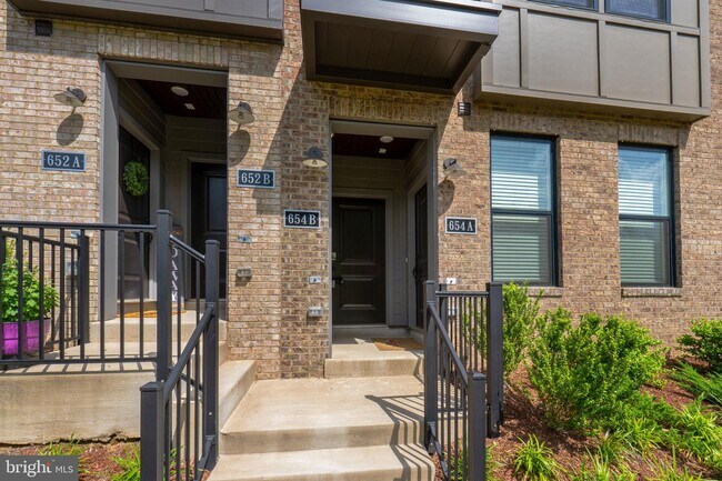 Building Photo - 654 Noush Ct