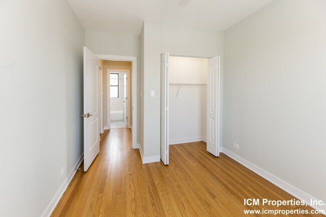 Building Photo - 4537 N Wolcott Ave