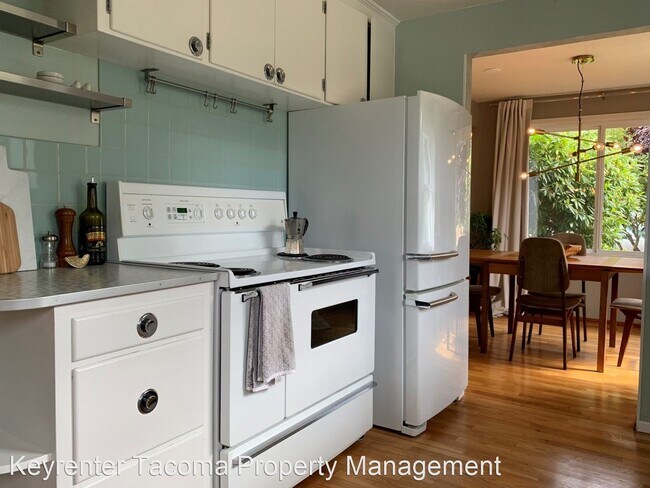 Building Photo - 4 br, 2 bath House - 330 Regents Blvd