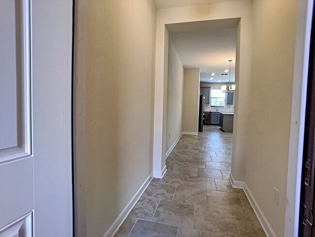 Foto del edificio - Gorgeous 4 bedroom townhome!
