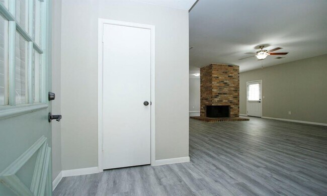 Building Photo - 175 Sandpebble Dr
