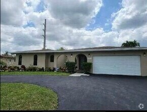 Building Photo - 1010 NW 76th Ave