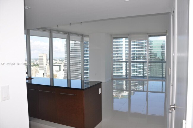 Foto del edificio - 475 Brickell Ave