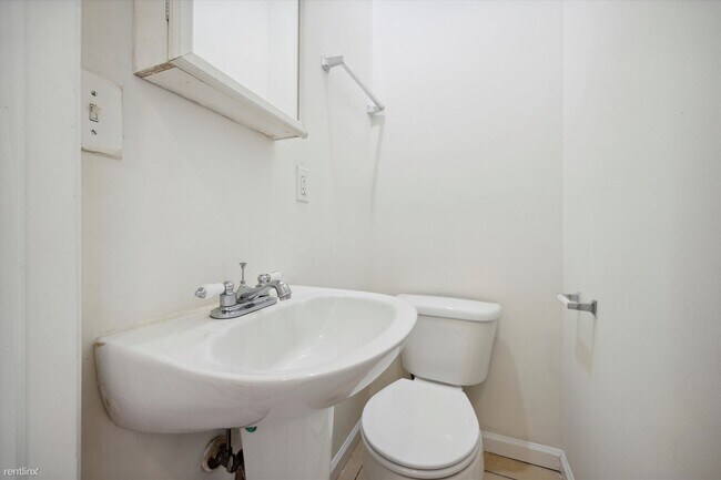 Building Photo - 3 br, 1 bath Duplex - 1859 WILLINGTON ST U...