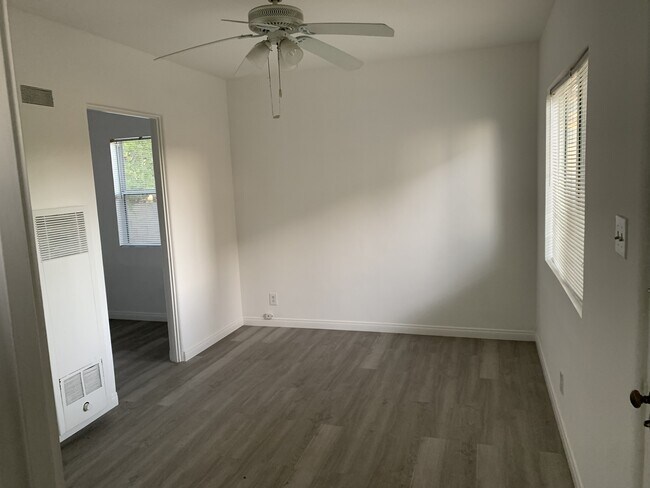 Foto del edificio - 1026 Elm Ave