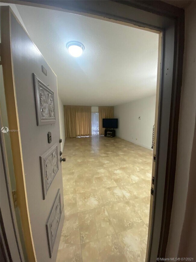 Foto del edificio - 8101 SW 72nd Ave