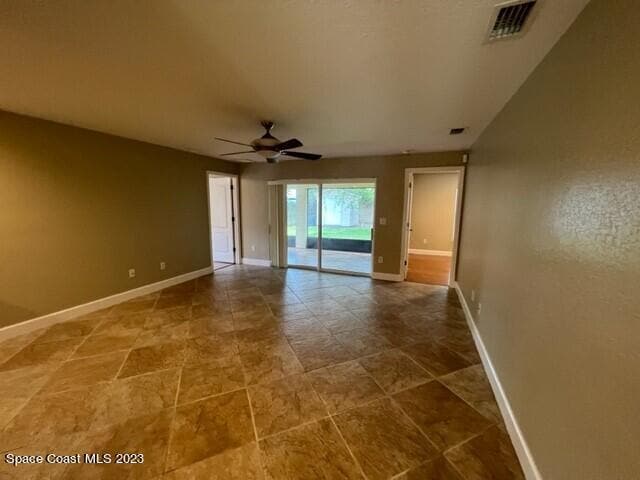 Building Photo - 2576 Southover Dr NE